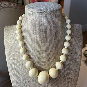 HP🎉🥳🎊🍾German Graduated Beads Faux Ivory 22” Necklace